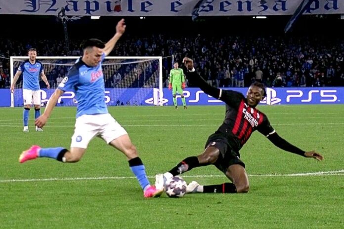 Champions, Napoli-Milan 1-1: rossoneri in semifinale. Ma l'arbitro sbaglia tutto