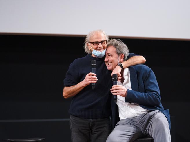 Antonio Capuano rischia di affogare: ragazzi salvano il regista raccontato da Sorrentino