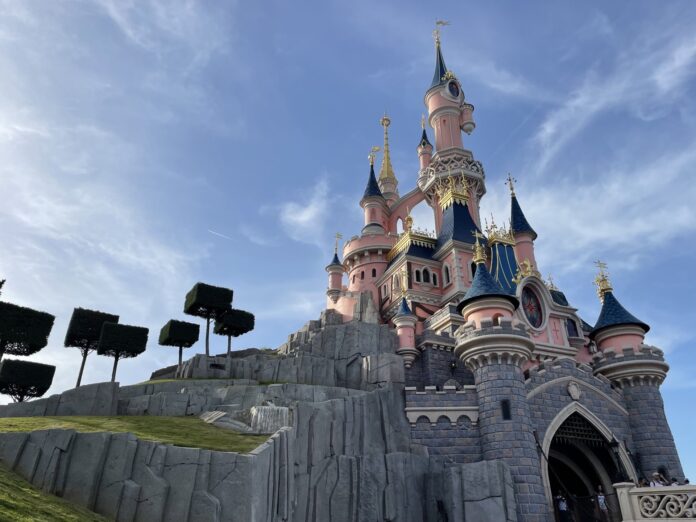 Disney compie 100 anni, il mondo pronto a celebrare l'impero di Topolino