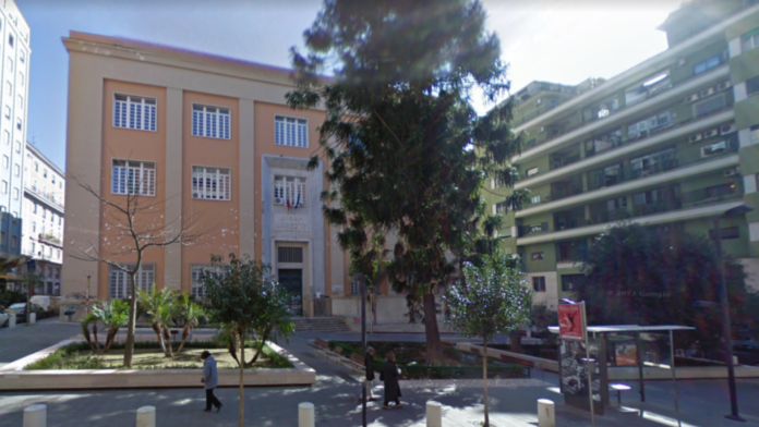 Lutto al liceo Umberto di Napoli: studente 17enne muore per un infarto