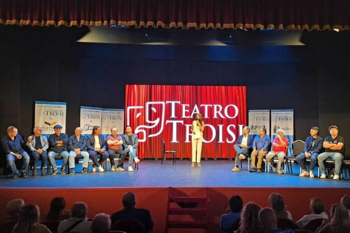 Teatro Troisi: tra comicità, cabaret e uno sguardo alla legalità