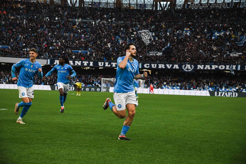 Napoli-Verona 2-1, gli azzurri soffrono ma vincono in rimonta