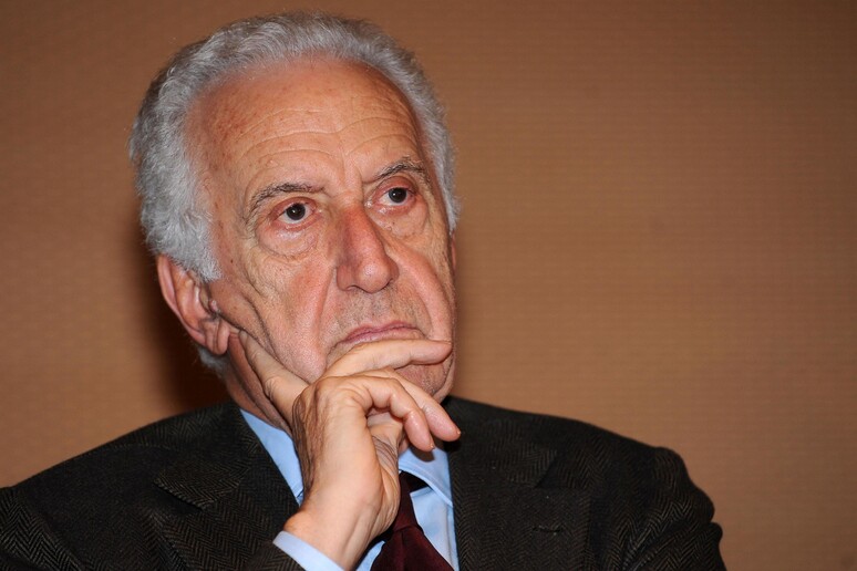 Si sente male durante un evento, morto a Napoli l'avvocato Siniscalchi