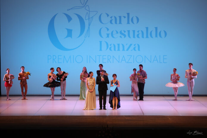 Fabrizio Esposito saluta i vincitori del Carlo Gesualdo