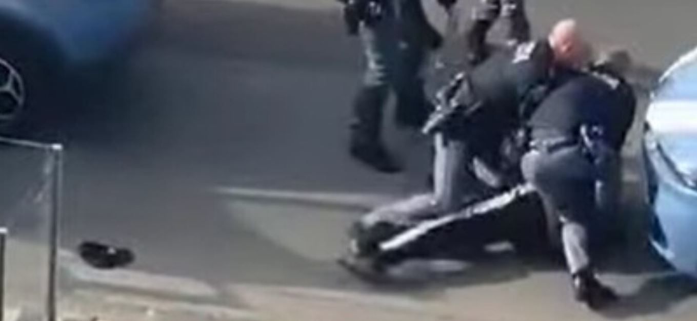 Gabriele Carchidi, giornalista bloccato e ammanettato: "E' stato un avvertimento"