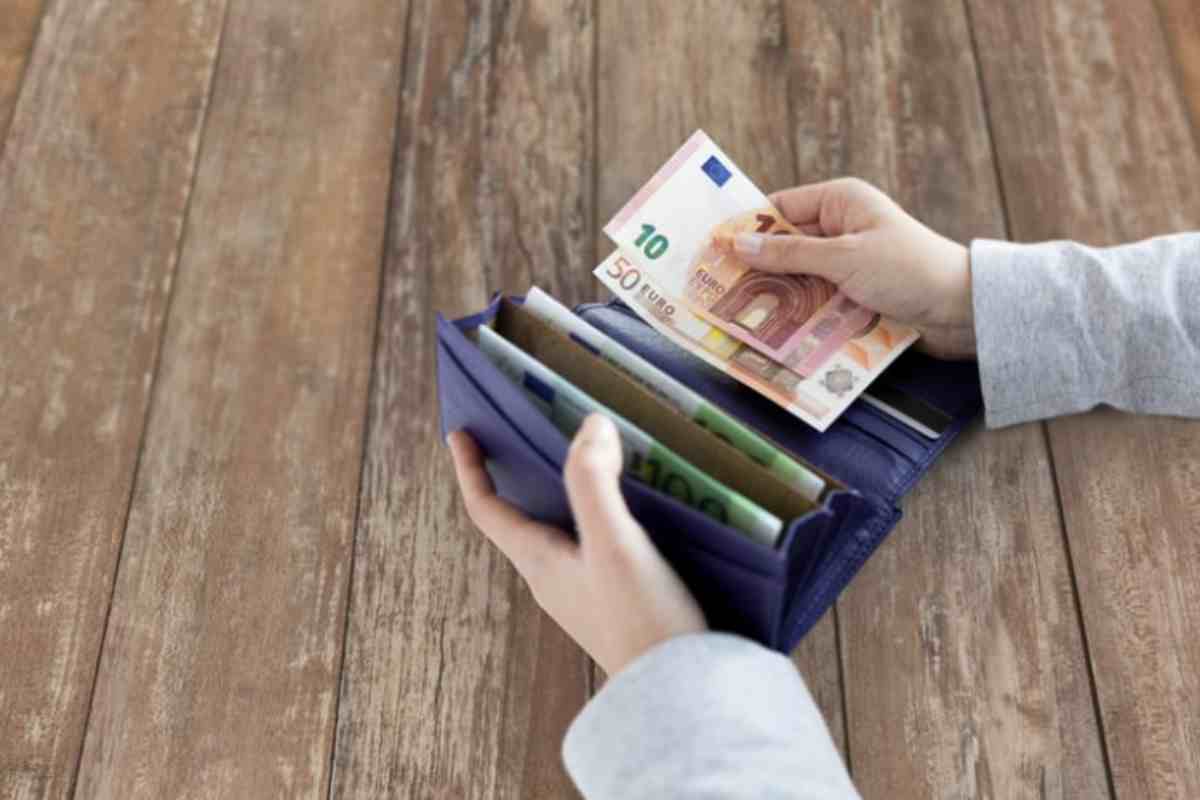 200 euro donna (www.roadtvitalia.it) 2025-03-01 Un vertice a Palazzo Chigi ha raggiunto un accordo formalizzato oggi. Il piano prevede aiuti diretti di 200 euro per otto milioni di famiglie