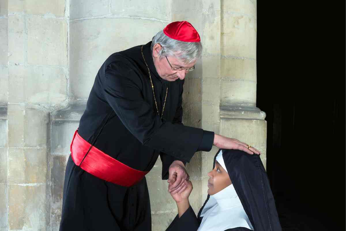 Quanto guadagnano davvero i cardinali?