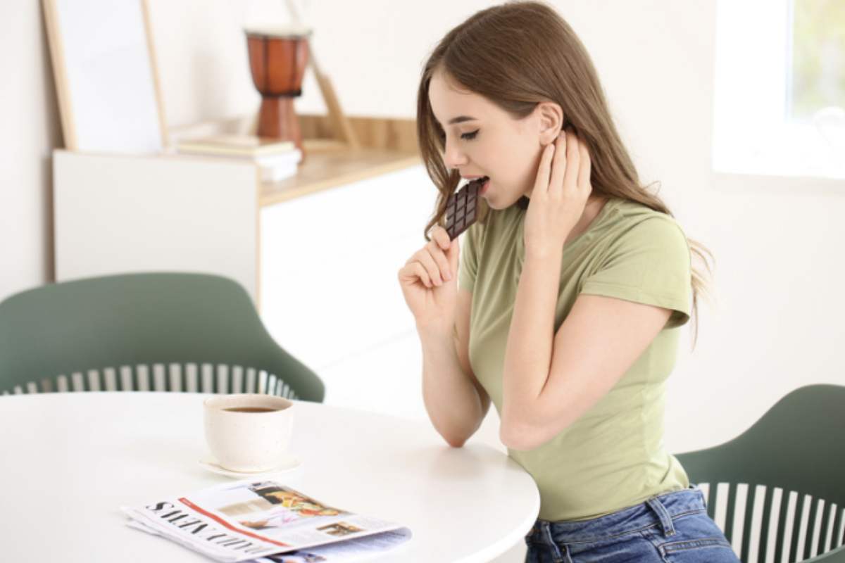 Video accattivanti mostrano questo prodotto dal packaging elegante e dai colori vivaci