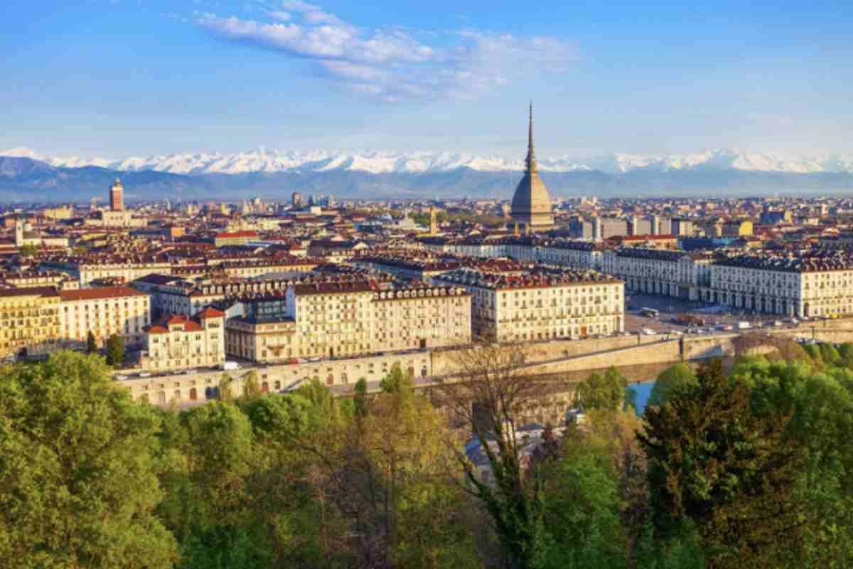 Negli ultimi anni, però, un altro aspetto ha catturato l'attenzione: l'aspetto economico dei comuni collinari che circondano il capoluogo piemontese.