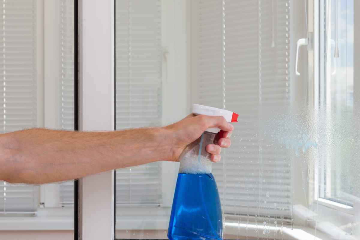 Zanzariere pulite e come nuove: ecco il trucco