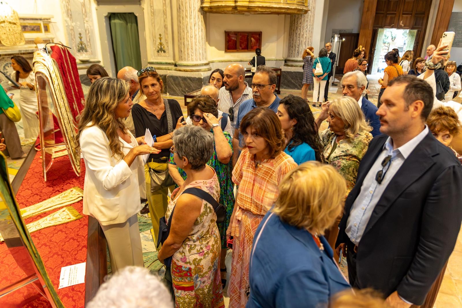 Stoffe sacre del Mondragone: a Napoli la storia attraverso i paramenti liturgici in mostra fino al 30 settembre