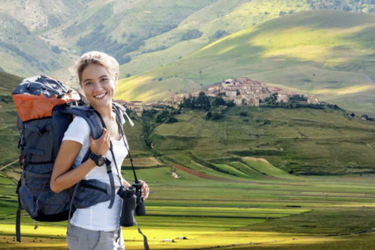 Questo straordinario omaggio verde è situato a Castelluccio di Norcia, lungo il pendio di Poggio Croce, ed è un vero e proprio capolavoro paesaggistico e storico.