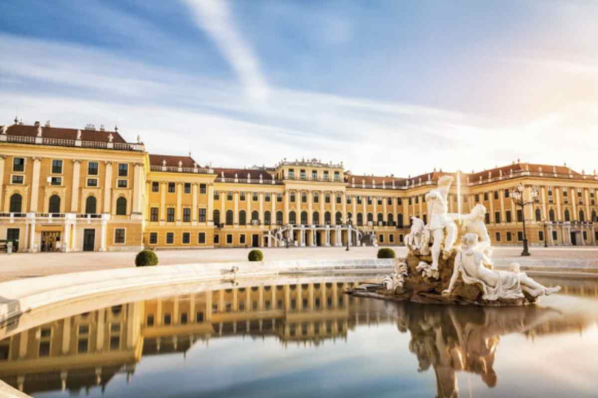 Dopo tre anni consecutivi al vertice, Vienna cede il primo posto, segnalando un cambiamento importante nel panorama globale della qualità della vita urbana.