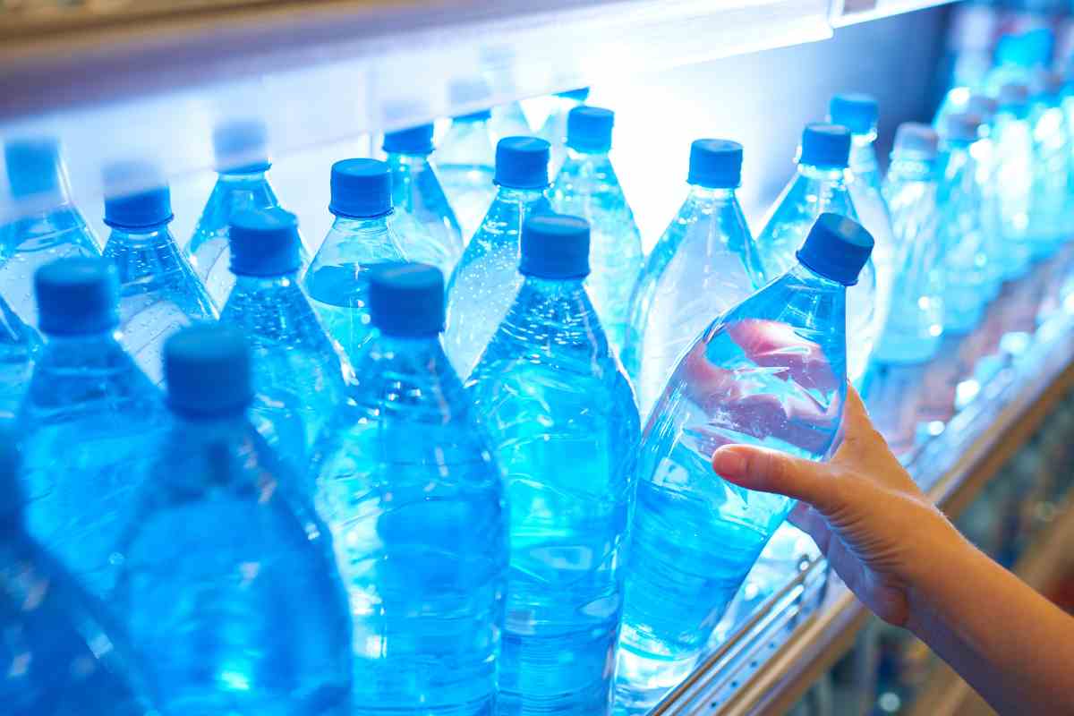 Allarme per tutte le acque in bottiglia, rischi enormi