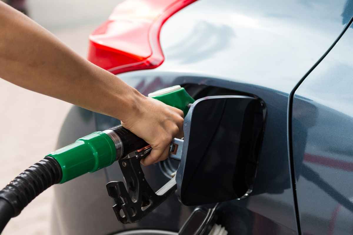 Benzina e diesel alle stelle? Con questi trucchi (legali) cambia tutto