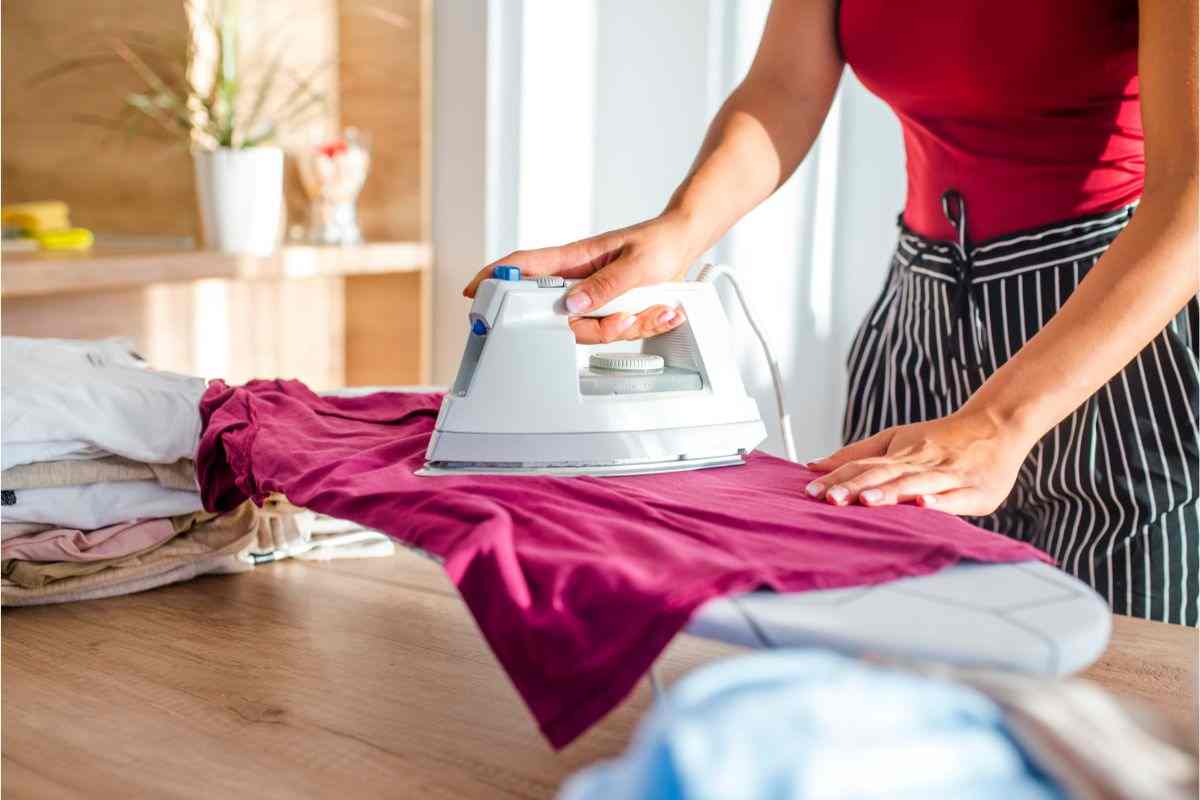Come fare quando fa caldo per stirare senza problemi