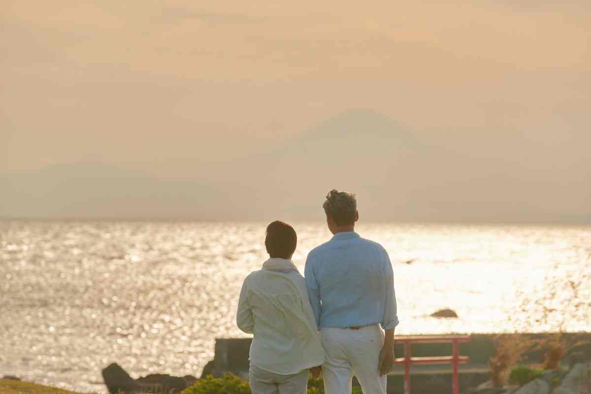 In questo Paese stupendo vivi in una casa sul mare con la pensione minima