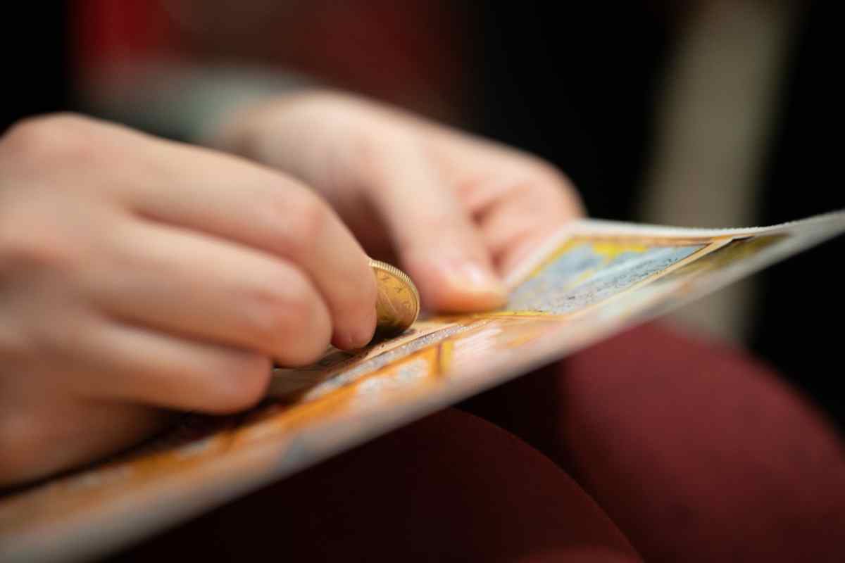 Bastano le tue mani per capire se il biglietto del gratta e vinci è quello giusto