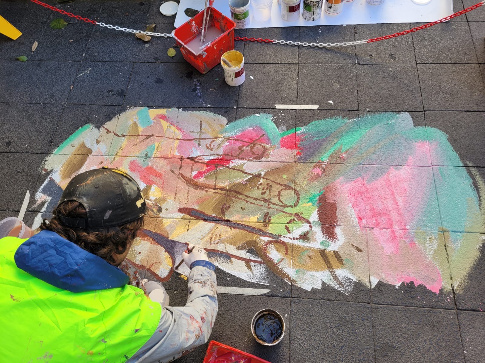 Le relazioni umane nella street art di Palmadessa a Napoli 