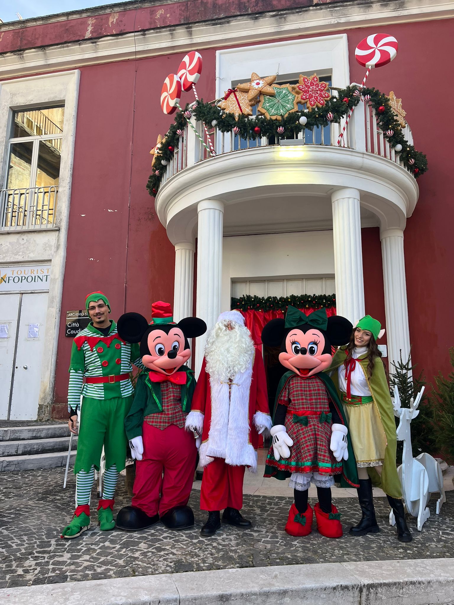 A MONTESARCHIO APRE LE SUE PORTE LA MAGICA CASA DI BABBO NATALE