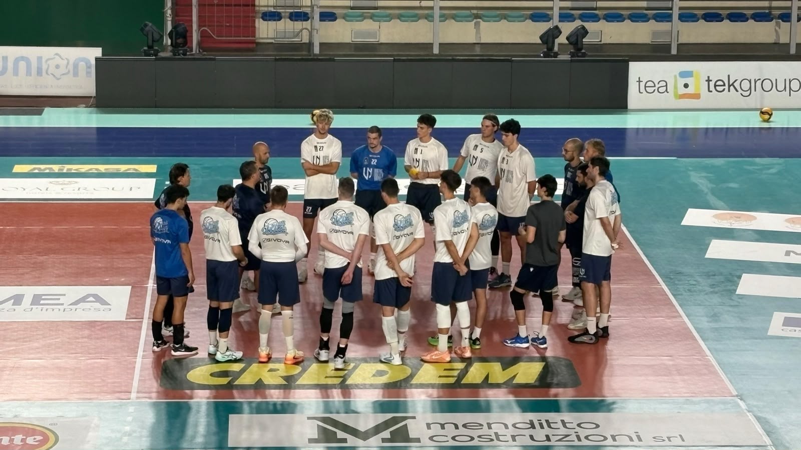 UNION NAPOLI, COMINCIA L’AVVENTURA IN SERIE A2: AL PALAVESUVIO ARRIVA MACERATA